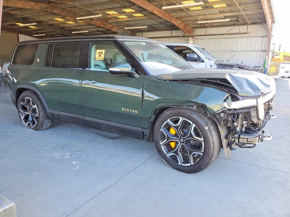 7PDSGABA1PN030162 2023 Rivian R1S photo no. 4
