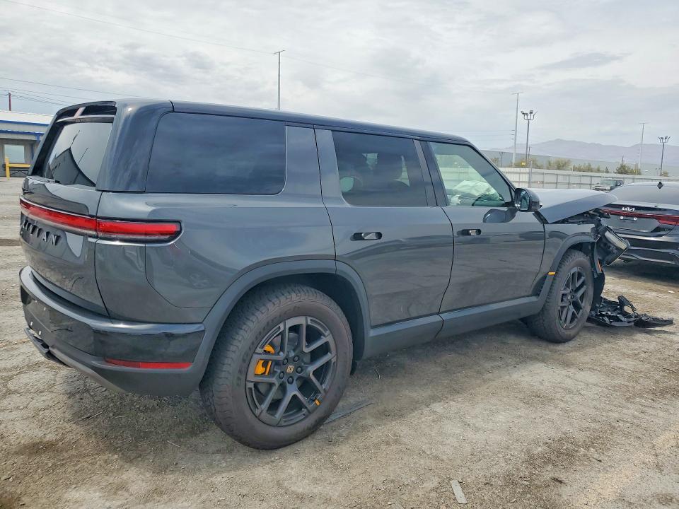 7PD2EAAB1VN001127 2027 Rivian R2 photo no. 3