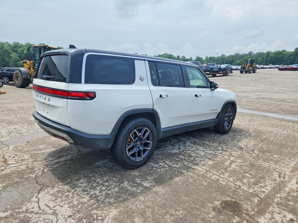 7PDSGABA3PN019549 2023 Rivian R1S photo no. 3