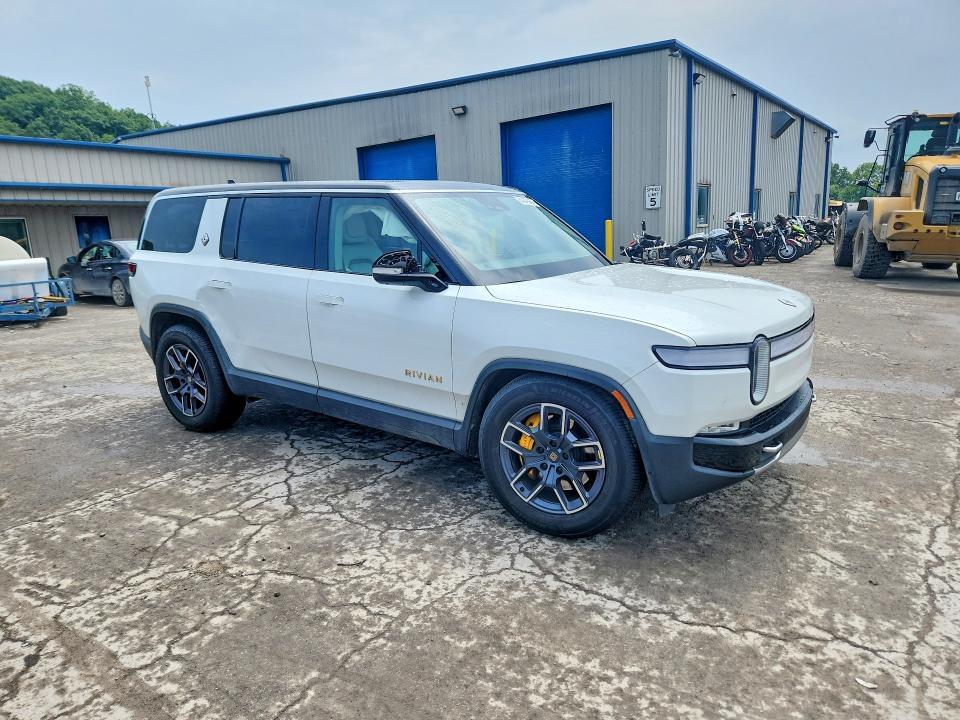 7PDSGABA3PN019549 2023 Rivian R1S photo no. 4