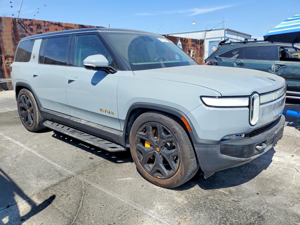 7PDSGABA8PN029509 2023 Rivian R1S photo no. 4