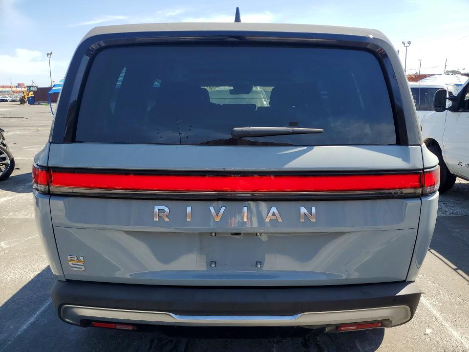 7PDSGABA8PN029509 2023 Rivian R1S photo no. 6