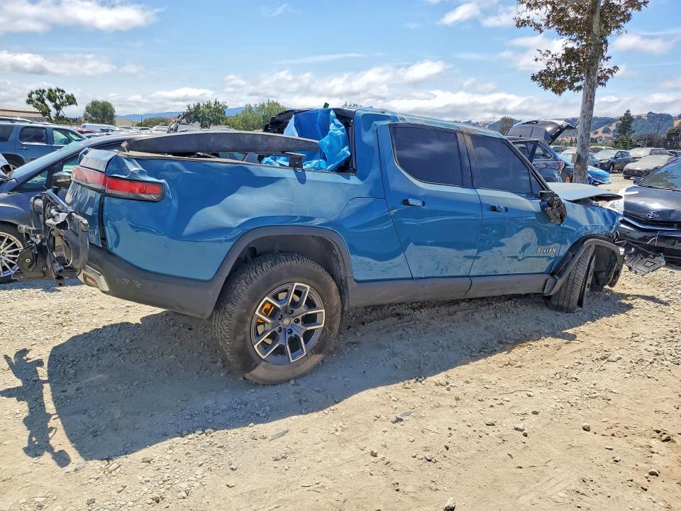 7FCTGAAL4NN000353 2022 Rivian R1T photo no. 3