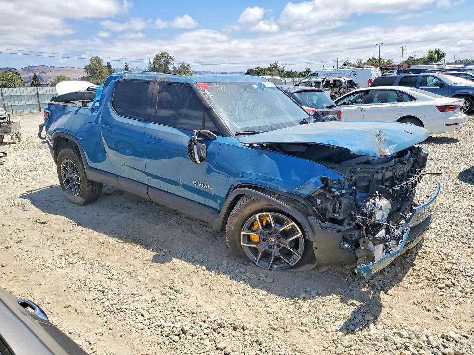 7FCTGAAL4NN000353 2022 Rivian R1T photo no. 4