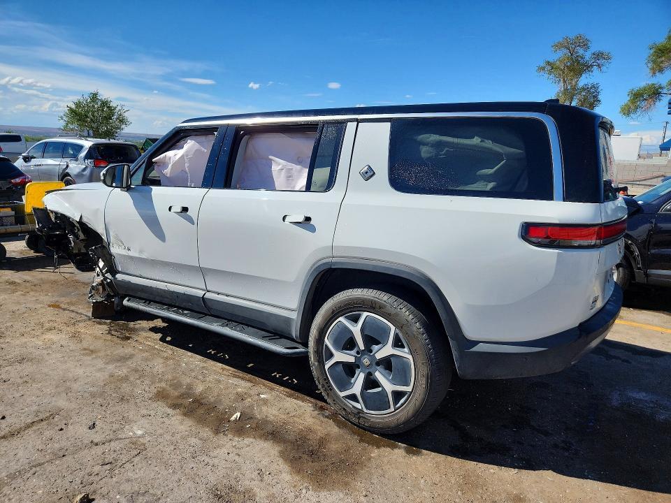 7PDSGBBA9RN030029 2024 Rivian R1S photo no. 2