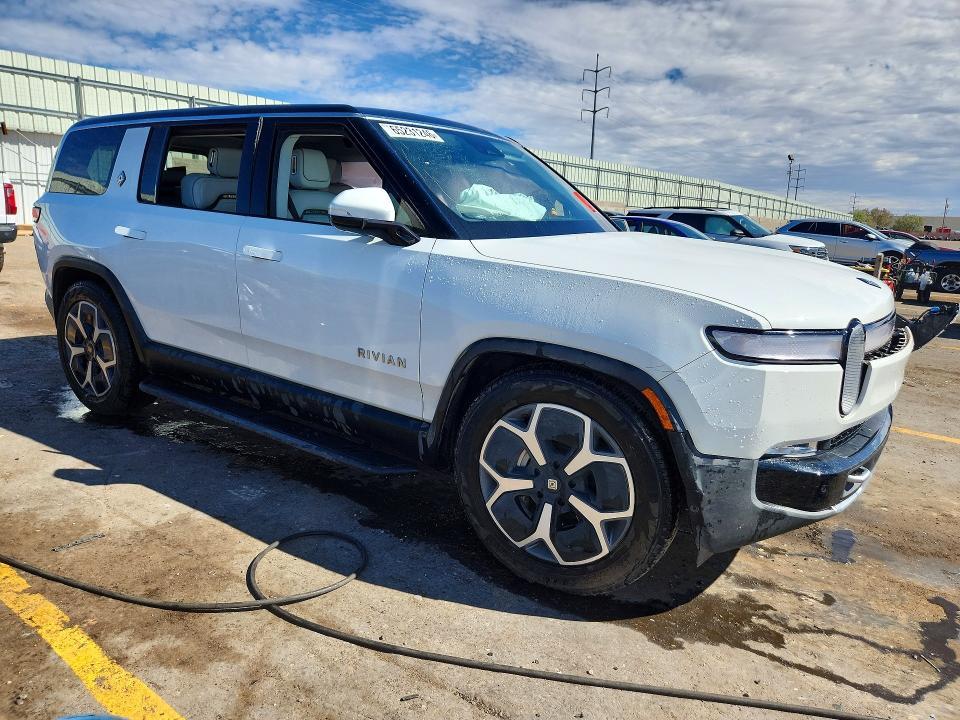 7PDSGBBA9RN030029 2024 Rivian R1S photo no. 4