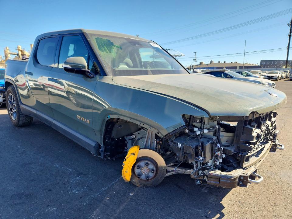 7FCTGAAL5NN001186 2022 Rivian R1T photo no. 4