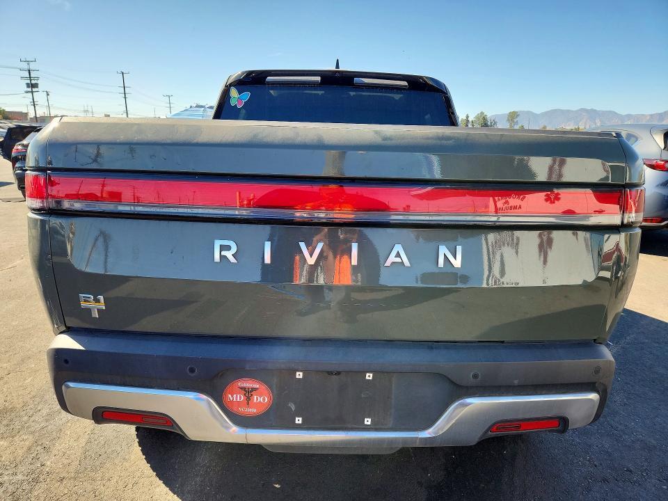 7FCTGAAL5NN001186 2022 Rivian R1T photo no. 6