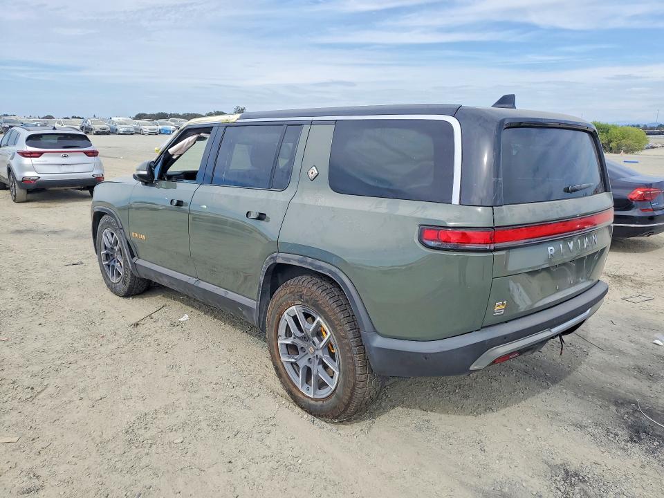 7PDSGABL0NN000990 2022 Rivian R1S photo no. 2