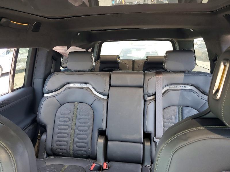 7PDSGBBA2PN016650 2023 Rivian R1S photo no. 10