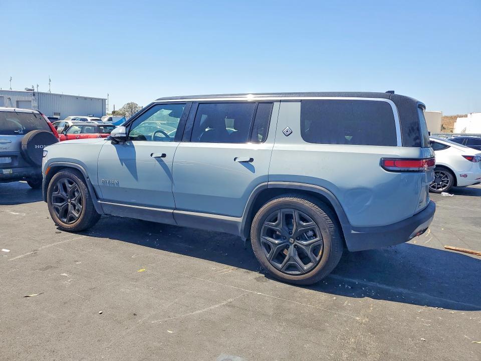 7PDSGBBA2PN016650 2023 Rivian R1S photo no. 2