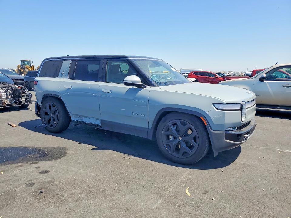 7PDSGBBA2PN016650 2023 Rivian R1S photo no. 4