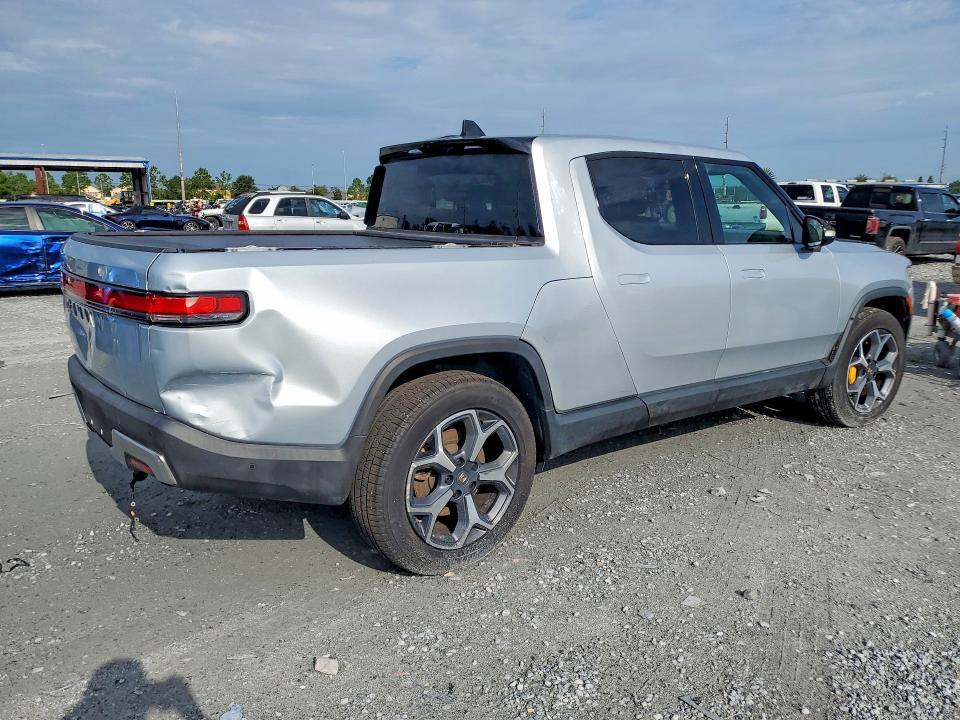 7FCTGAAAXNN008066 2022 Rivian R1T photo no. 3