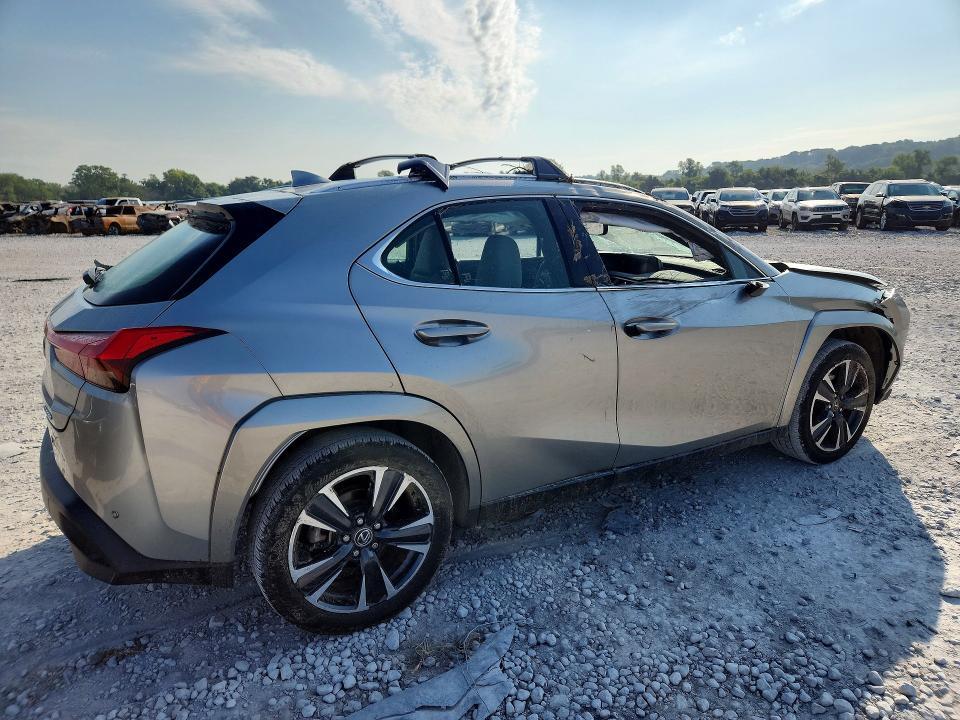 2022 Lexus UX — VIN JTHP3JBH2N2047748, şəkil 3