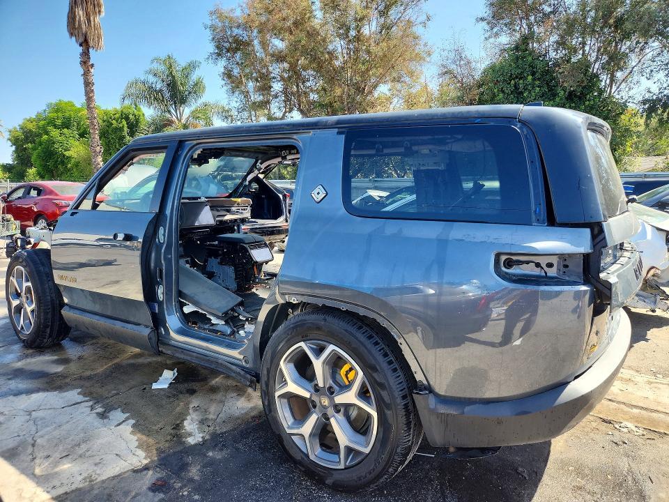7PDSGCBP6SN057964 2025 Rivian R1S photo no. 2