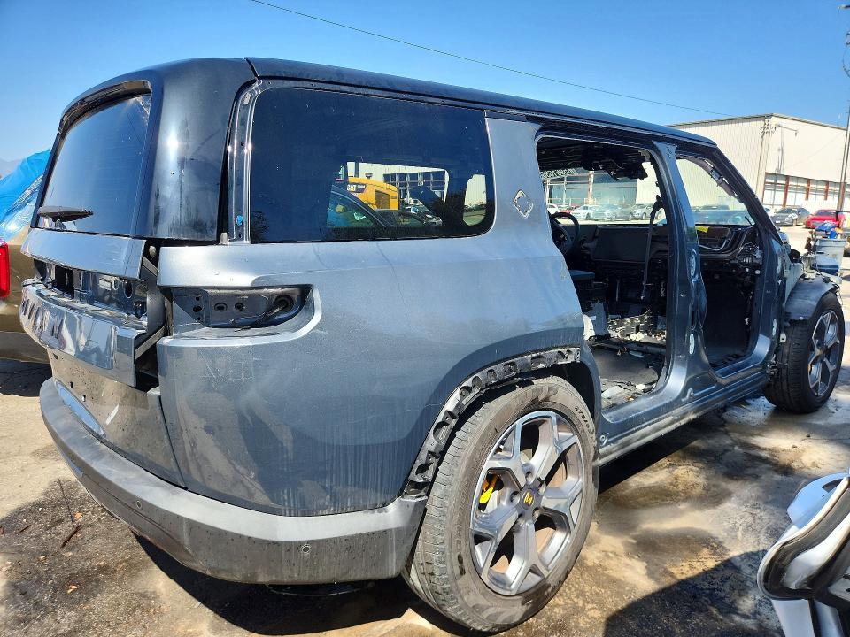 7PDSGCBP6SN057964 2025 Rivian R1S photo no. 3