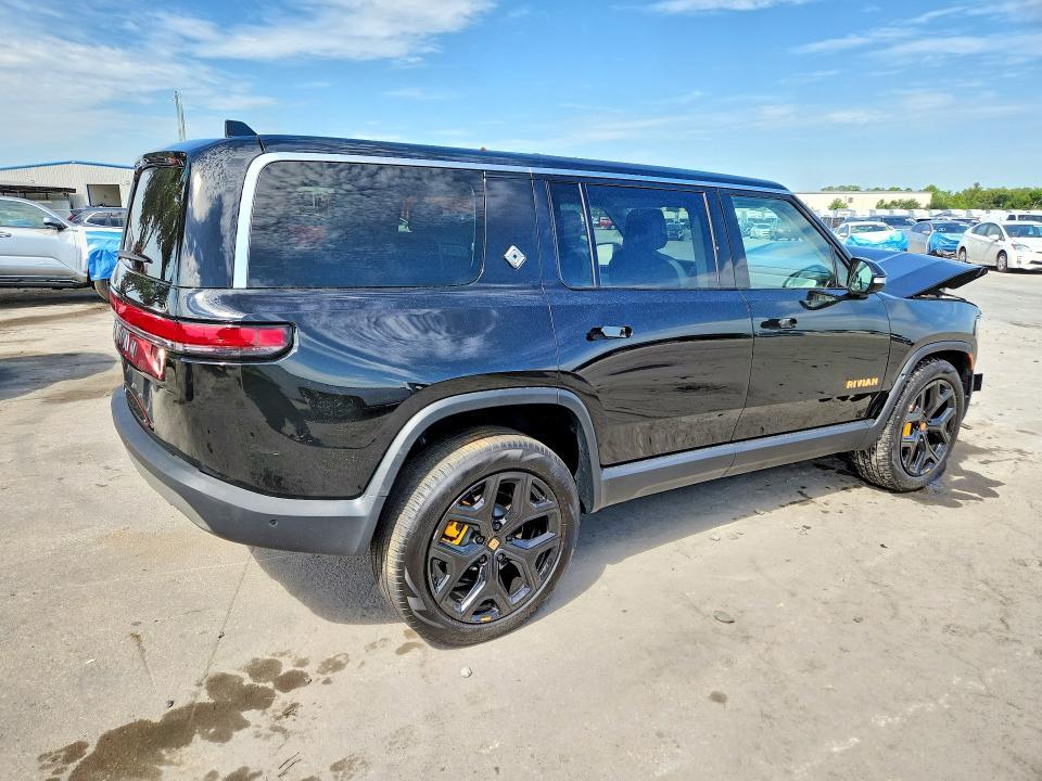7PDSGABA2PN026301 2023 Rivian R1S photo no. 3