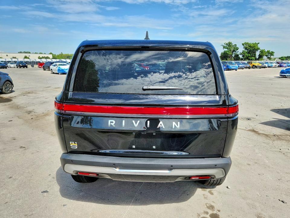 7PDSGABA2PN026301 2023 Rivian R1S photo no. 6