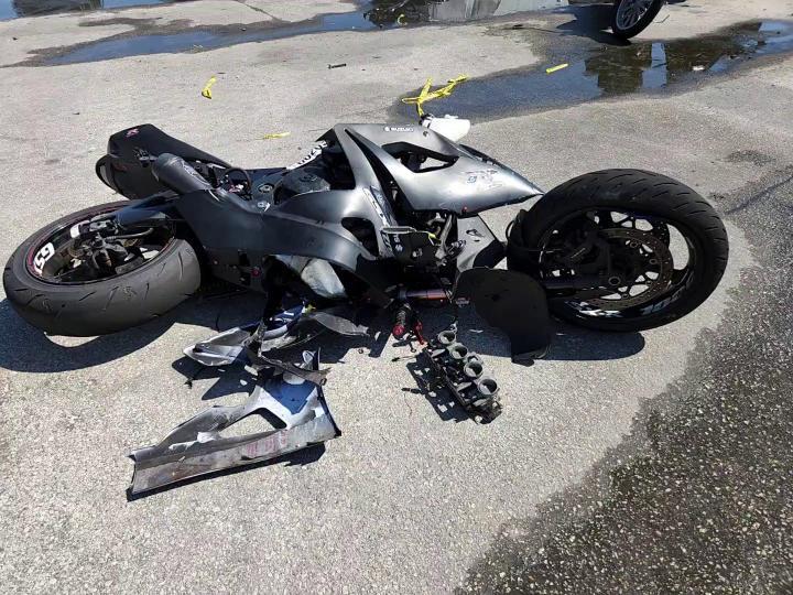 JS1GT76A762107424 2006 Suzuki GSX-R1000 photo no. 9