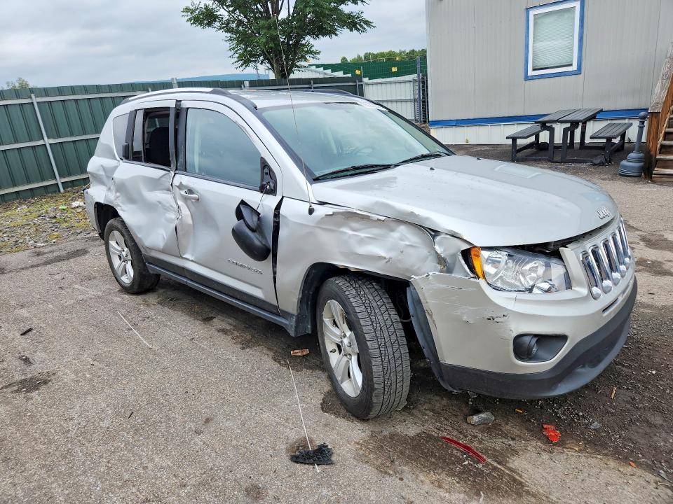 1C4NJDBB2CD633251 2012 Jeep Compass photo no. 4