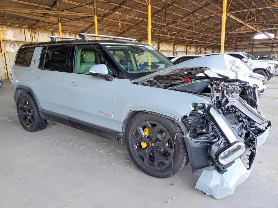 7PDSGABA5PN004549 2023 Rivian R1S photo no. 4