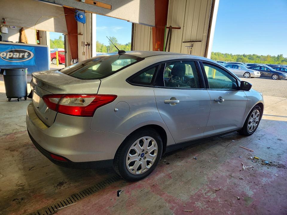 1FAHP3F28CL192284 2012 Ford Focus photo no. 3