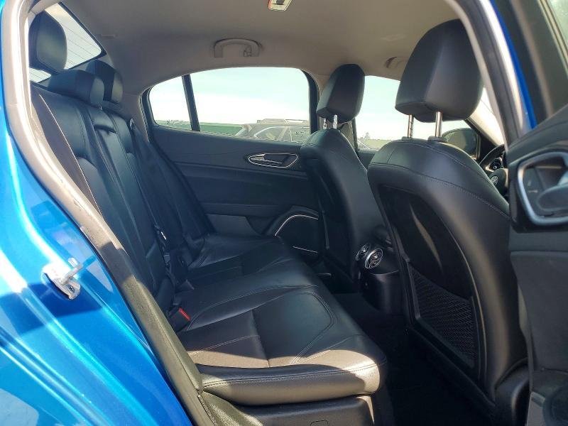 2018 Alfa Romeo Giulia — VIN ZARFAEBN6J7566840, şəkil 10