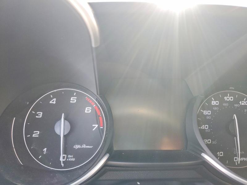 2018 Alfa Romeo Giulia — VIN ZARFAEBN6J7566840, şəkil 9
