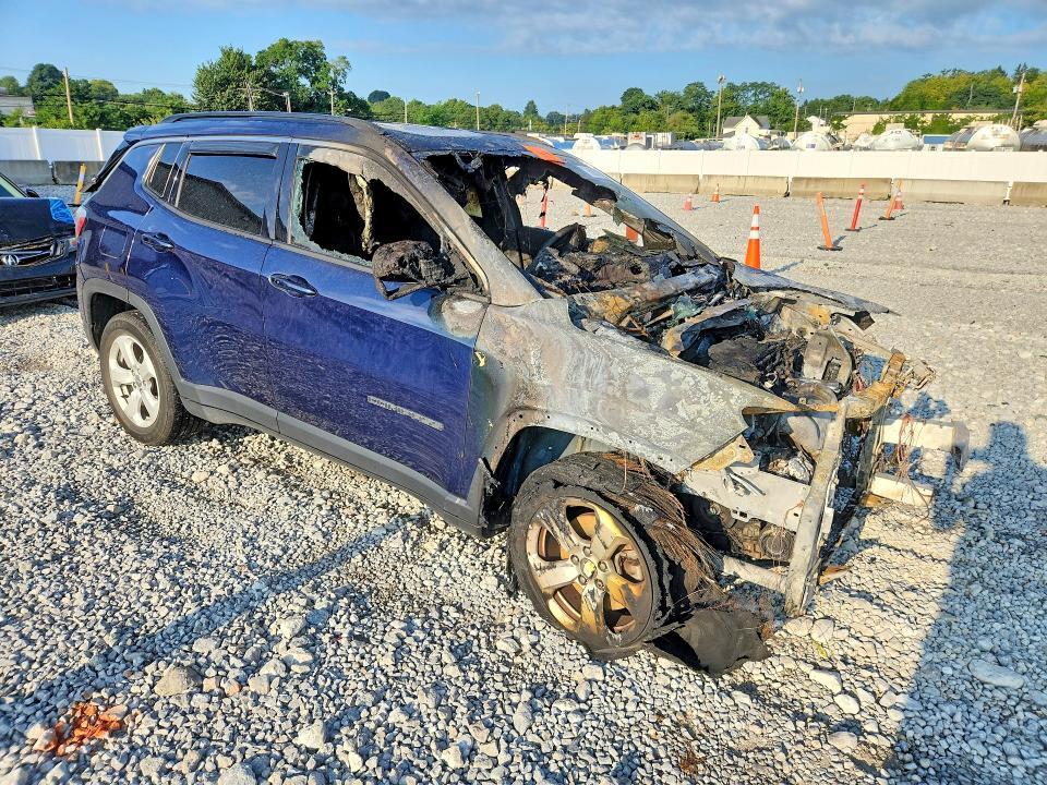 3C4NJDBB8KT674895 2019 Jeep Compass photo no. 4