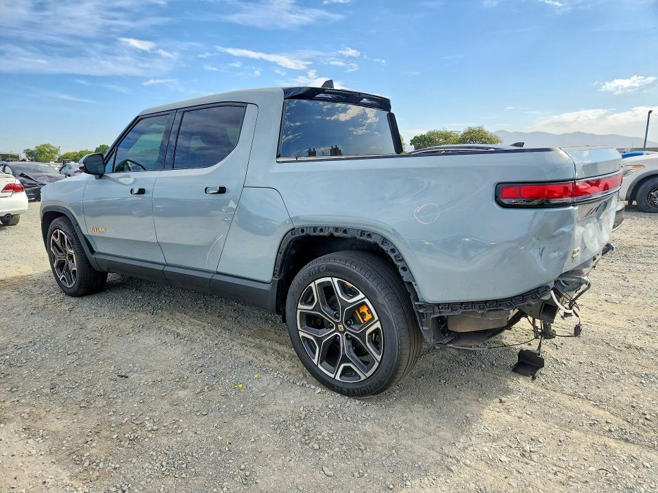 7FCTGAAA5PN023870 2023 Rivian R1T photo no. 2