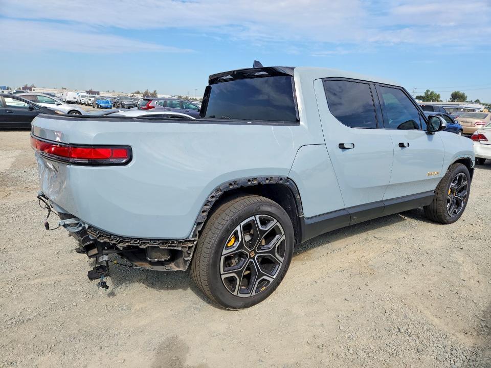 7FCTGAAA5PN023870 2023 Rivian R1T photo no. 3