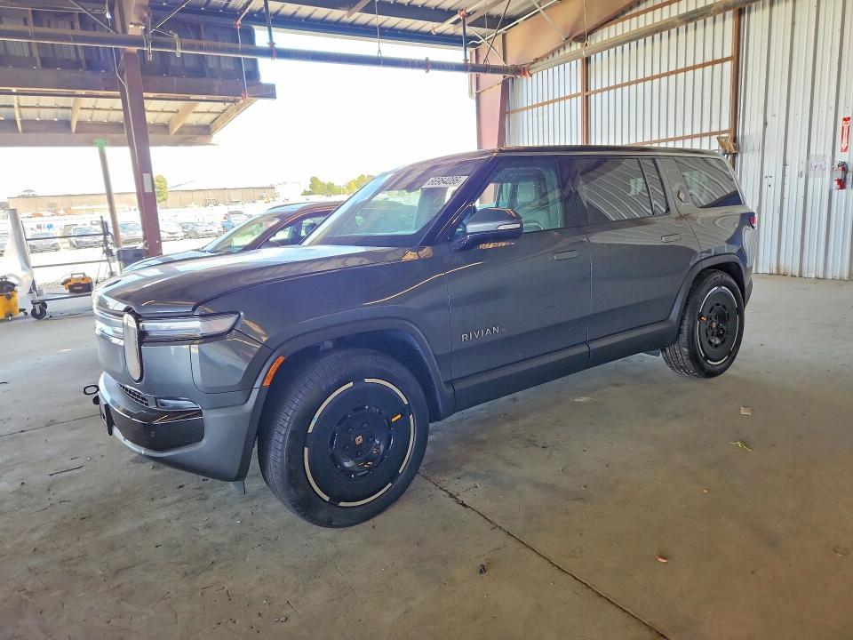 7PDSGBBA3SN048046 2025 Rivian R1S photo no. 1