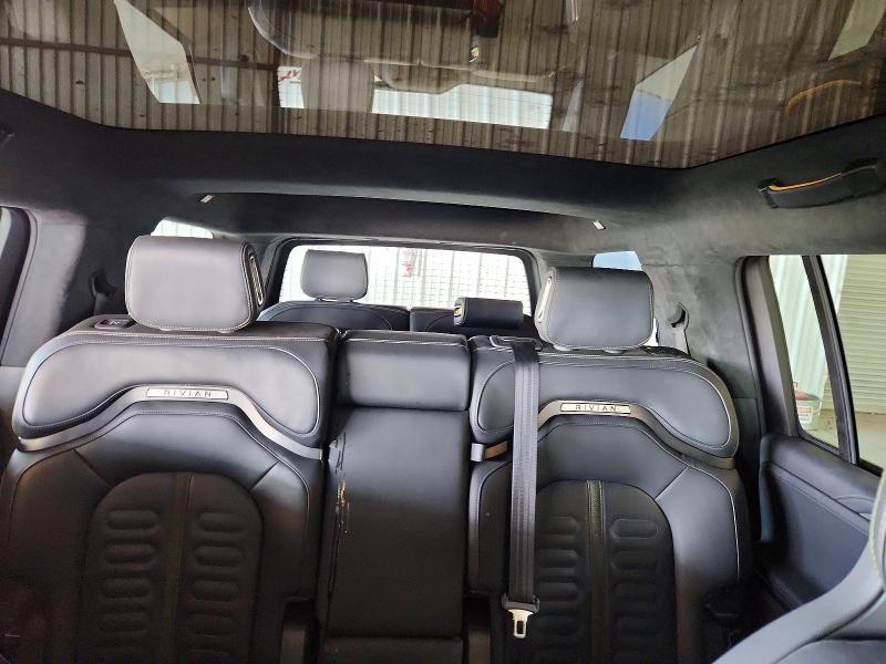7PDSGBBA3SN048046 2025 Rivian R1S photo no. 10