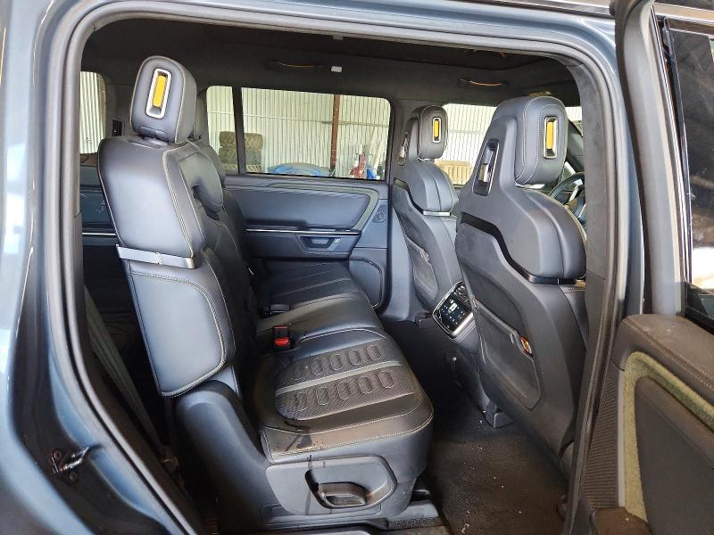 7PDSGBBA3SN048046 2025 Rivian R1S photo no. 11