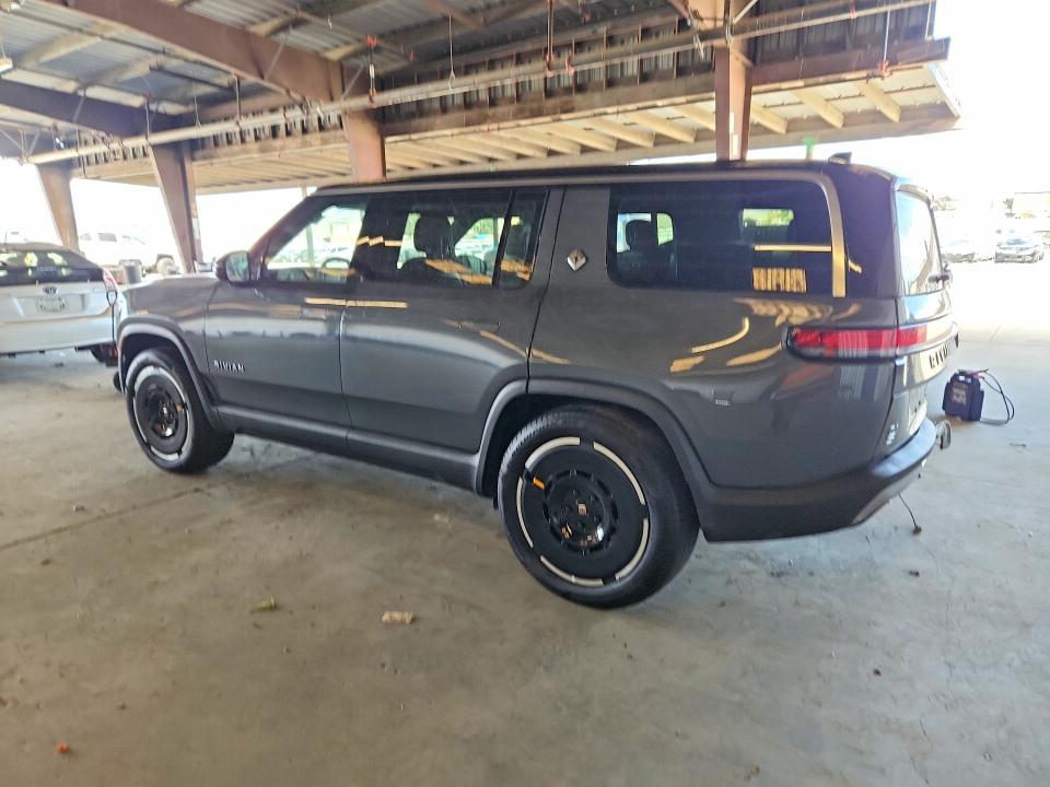 7PDSGBBA3SN048046 2025 Rivian R1S photo no. 2