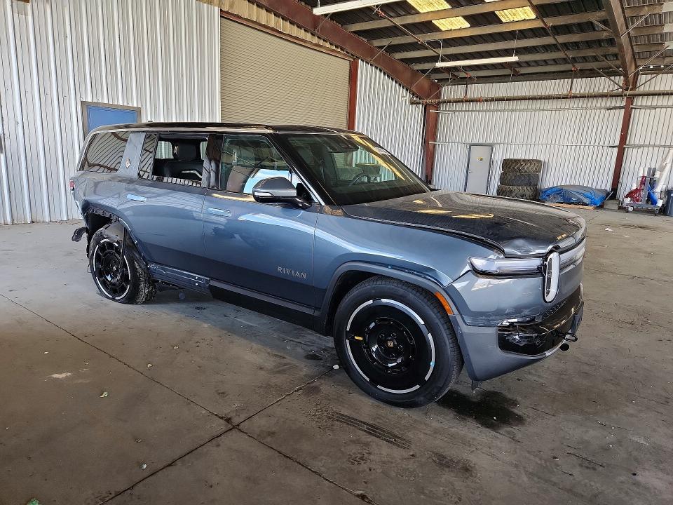7PDSGBBA3SN048046 2025 Rivian R1S photo no. 4