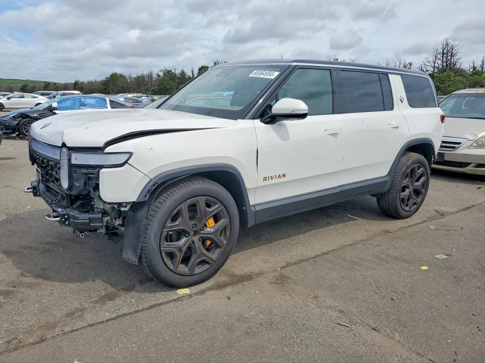 2023 Rivian R1S — VIN 7PDSGABA7PN023636