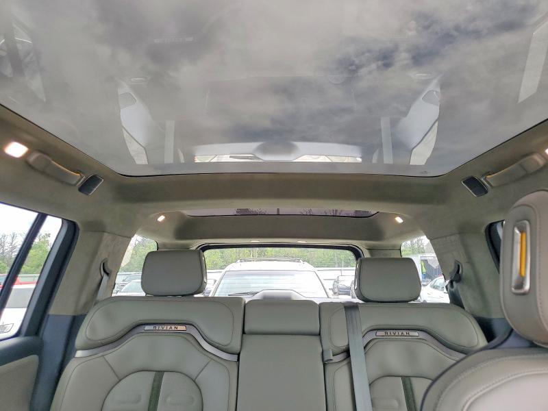 2023 Rivian R1S — VIN 7PDSGABA7PN023636, фото 10