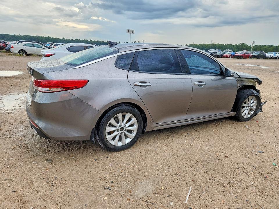 2016 KIA Optima — VIN 5XXGU4L39GG010518, şəkil 3