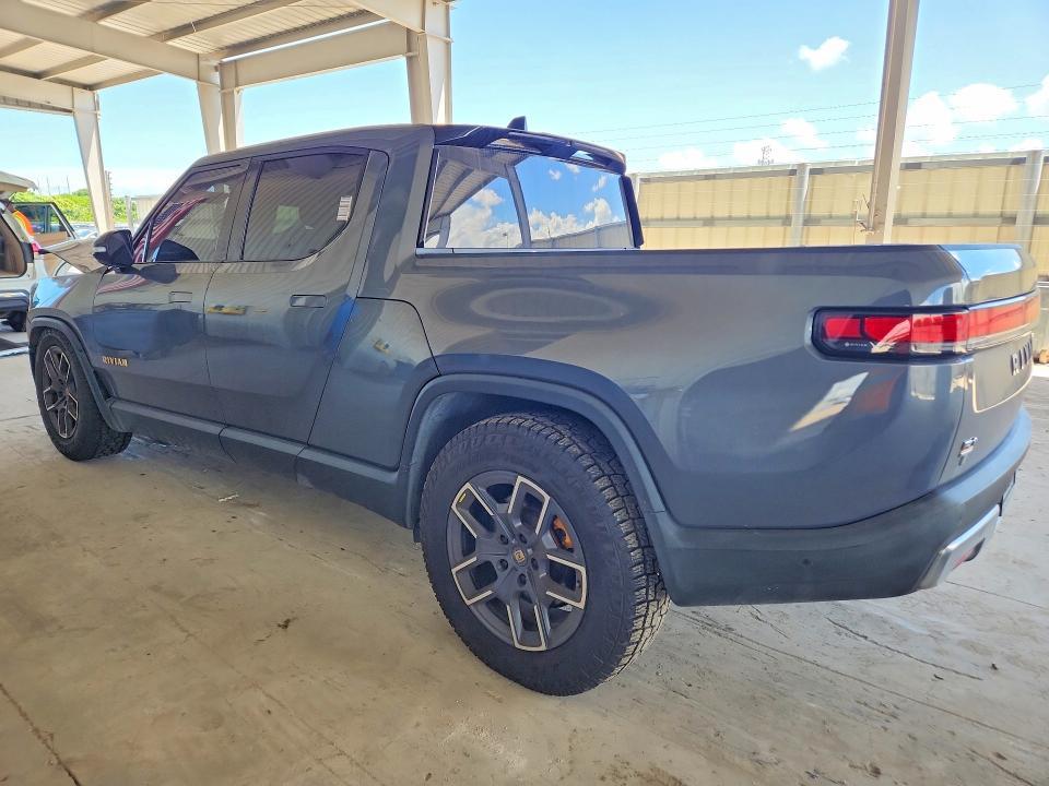 7FCTGAAA2NN013794 2022 Rivian R1T photo no. 2