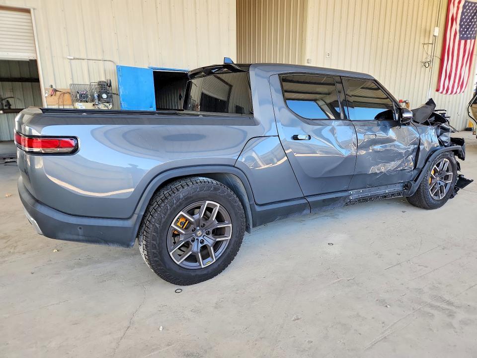 7FCTGAAA2NN013794 2022 Rivian R1T photo no. 3