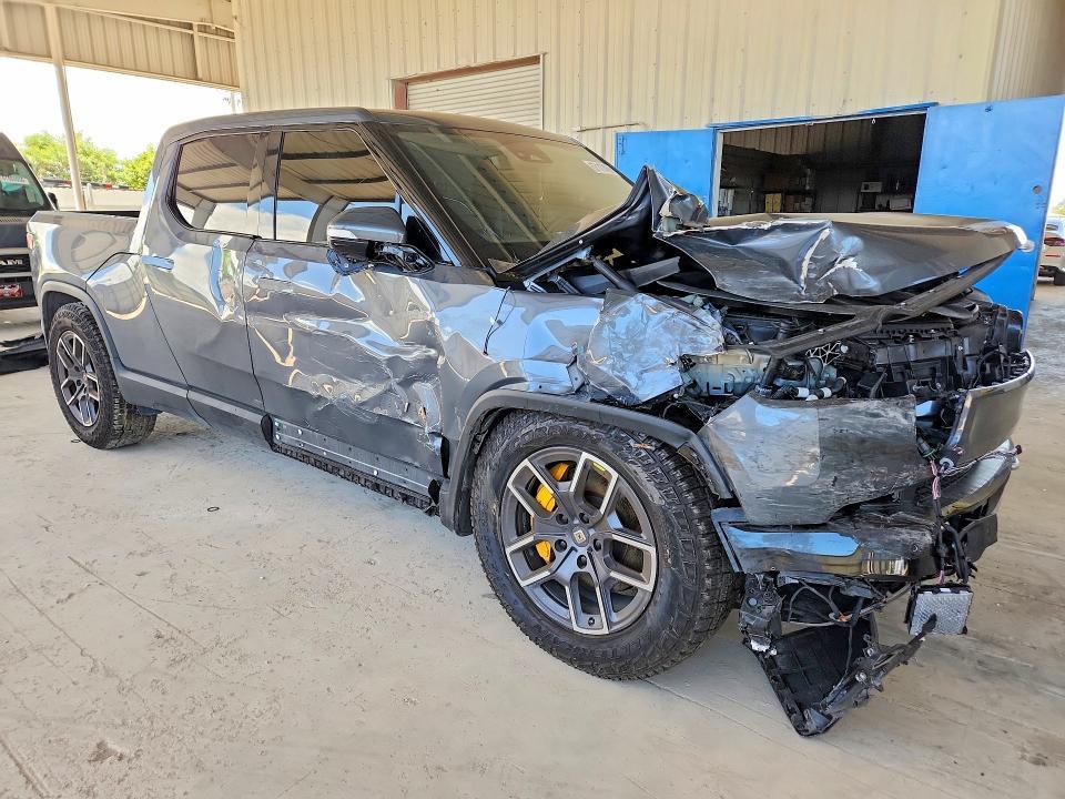 7FCTGAAA2NN013794 2022 Rivian R1T photo no. 4