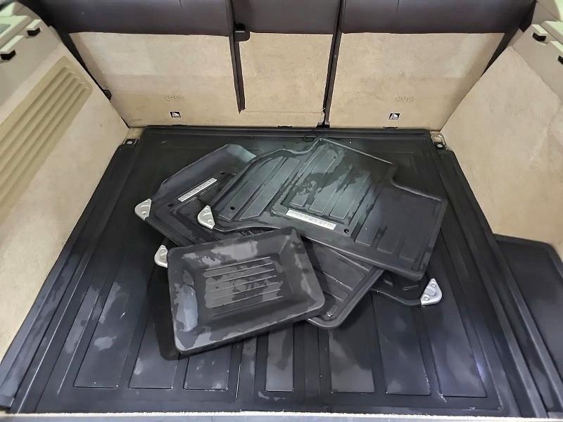 SALGS2FE4HA327071 2017 Land Rover Range Rover photo no. 12