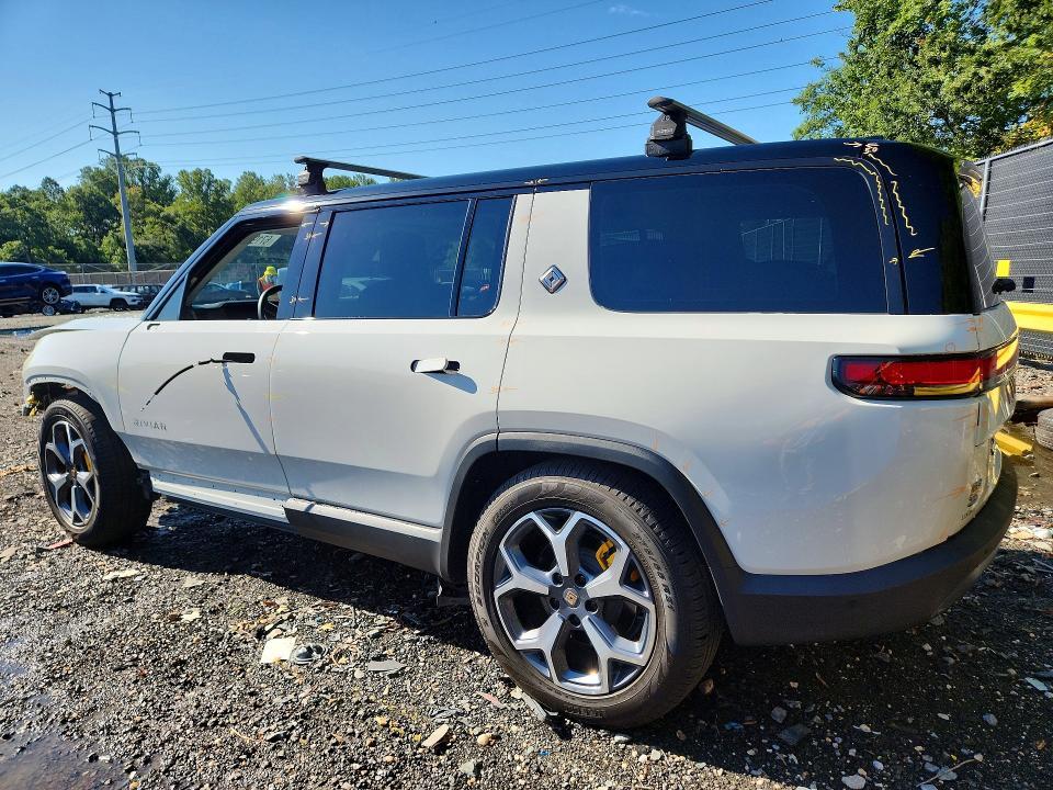 7PDSGABA5PN021545 2023 Rivian R1S photo no. 2