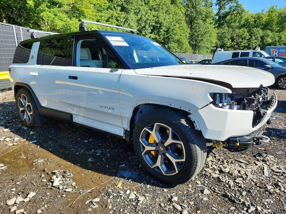 7PDSGABA5PN021545 2023 Rivian R1S photo no. 4