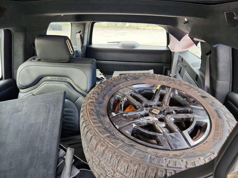 7PDSGABA7PN018355 2023 Rivian R1S photo no. 10