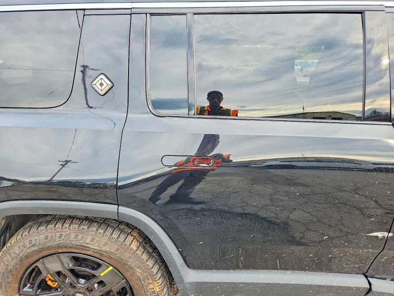 7PDSGABA7PN018355 2023 Rivian R1S photo no. 11