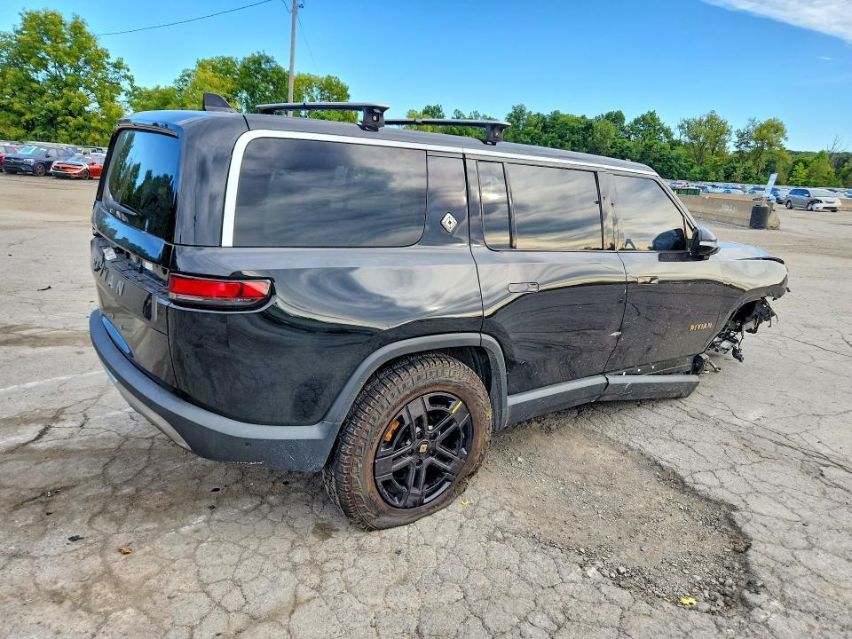 7PDSGABA7PN018355 2023 Rivian R1S photo no. 3