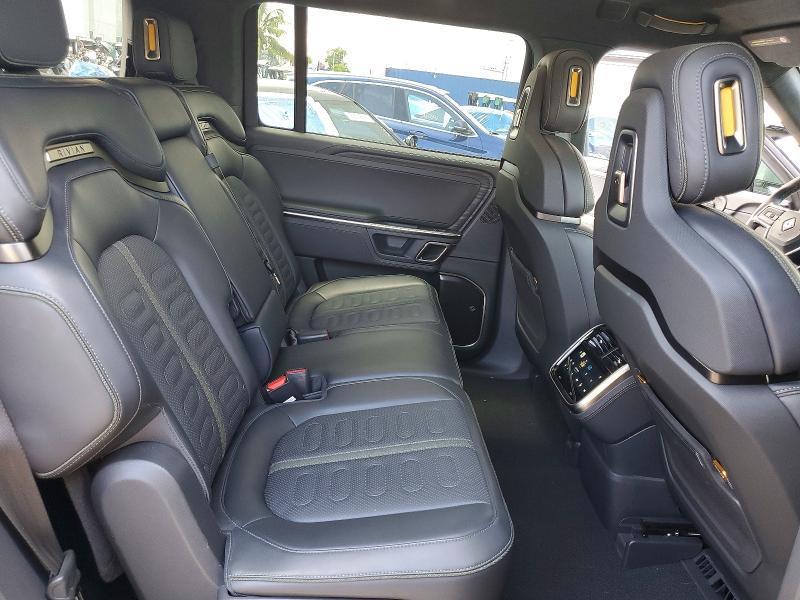 7PDSGABA7RN036888 2024 Rivian R1S photo no. 11