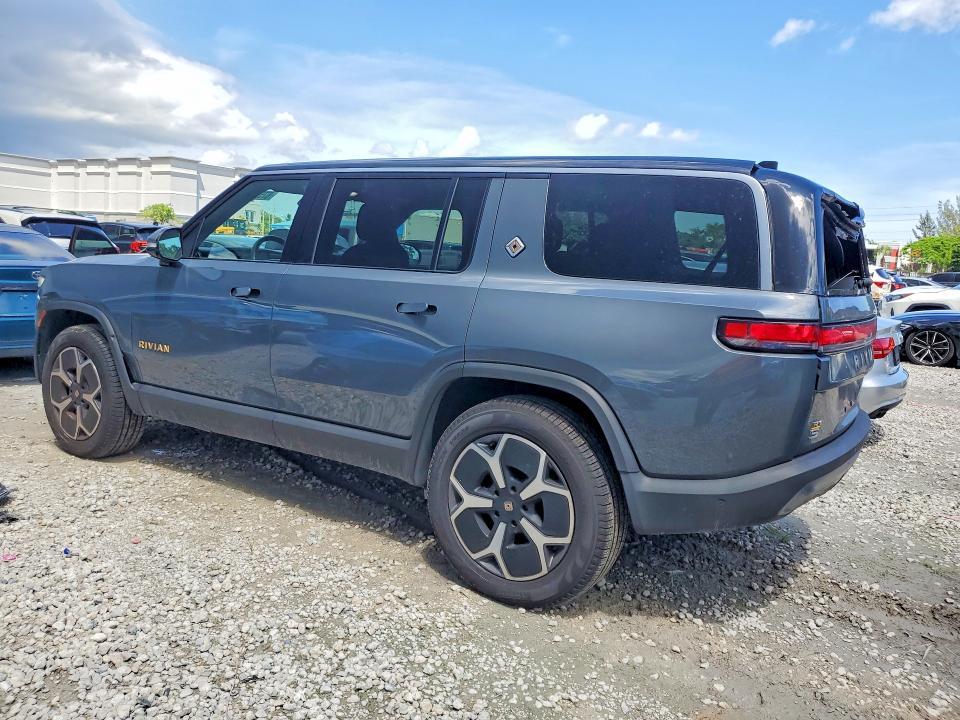 7PDSGABA7RN036888 2024 Rivian R1S photo no. 2